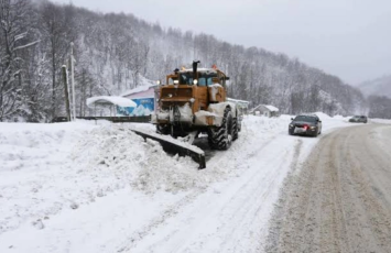 Gürcüstanda güclü qar səbəbindən Paravni aşırımı bağlanıb