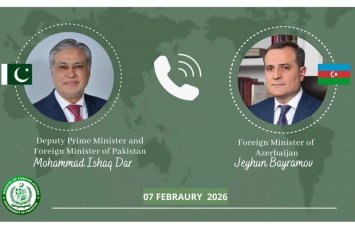 Ceyhun Bayramov pakistanlı həmkarına zəng etdi