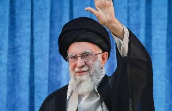 Xamenei bunu 47 ildə ilk dəfə etdi