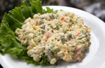 В Губе семейное застолье закончилось массовым отравлением столичным салатом