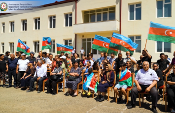 Təzəbinəyə qayıdışın sevinci: Doğma yurdda yeni həyat başlayır - VİDEO