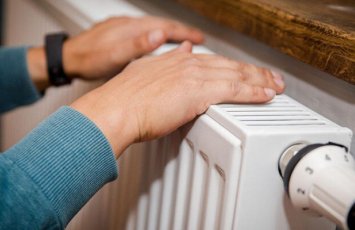 Radiatorun arxasına bir parça qoyun, istiliyi ikiqat artırın