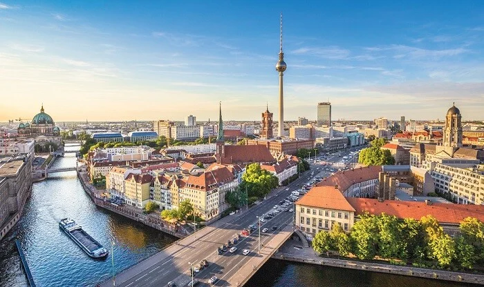 Almaniyada azərbaycanlılara belə münasibət göstərirlər...