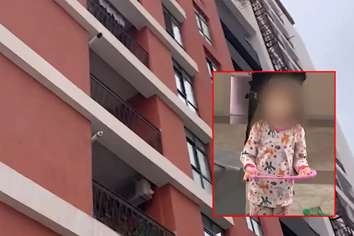 Спасатели в Баку через балкон вызволили запертого в квартире ребенка