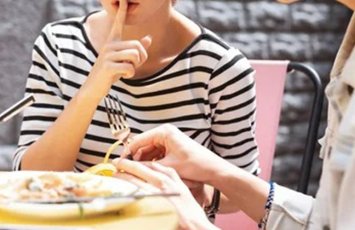 Restoranda rəfiqəsinin 5 minlik qızılını oğurladı - “102”yə də yalan məlumat verdi