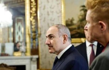 Paşinyan Polşaya rəsmi səfər etdi