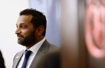 FTB rəhbəri Tramp işi üzrə istintaqda iştirak edən 10-a yaxın əməkdaşı işdən çıxarıb