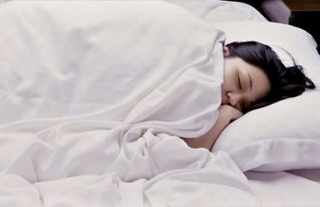 Diqqət: Belə yuxuya getmək təhlükəlidir! - XƏBƏRDARLIQ