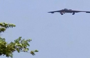 На Иран летят американские В-2 обновлено 23:01; видео