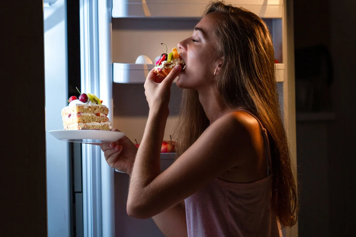 Раскрыта настоящая причина перееданий