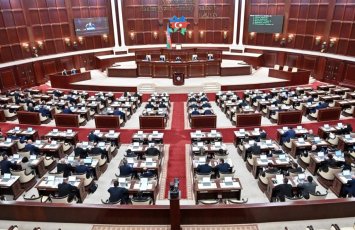 Parlamentin plenar iclasında gündəlikdə hansı məsələlər var?