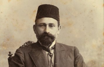 “Mənim heç kimim qalmadı...” - Qacar şahı Əli bəy Hüseynzadəni hansı əsərinə görə ordenlə təltif etmişdi?