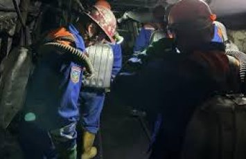 При выбросе газа на шахте в Кыргызстане погибли два человека