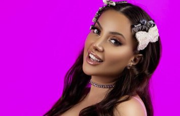 Efir qadağası qoyulduğu deyilən müğənni EFİRDƏ