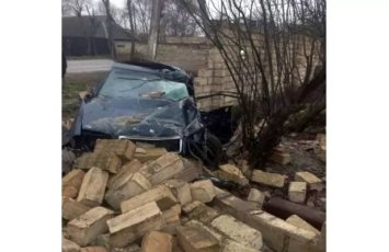 Masallıda avtomobil daş hasara çırpıldı, sürücü öldü - FOTO