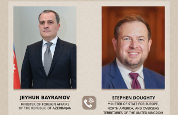 Глава МИД Азербайджана провел обмен мнениями с госминистром Великобритании