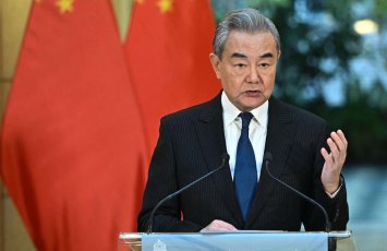 Глава МИД Китая призвал к прекращению огня в регионе Персидского залива