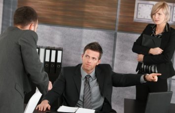 Bu şəxslər işdən çıxarıla bilməz: Qanun kimləri müdafiə edir?