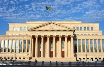 Adından istifadə edilən hüquqi şəxs mənəvi zərər tələb edə bilərmi? – Ali Məhkəmədən izah