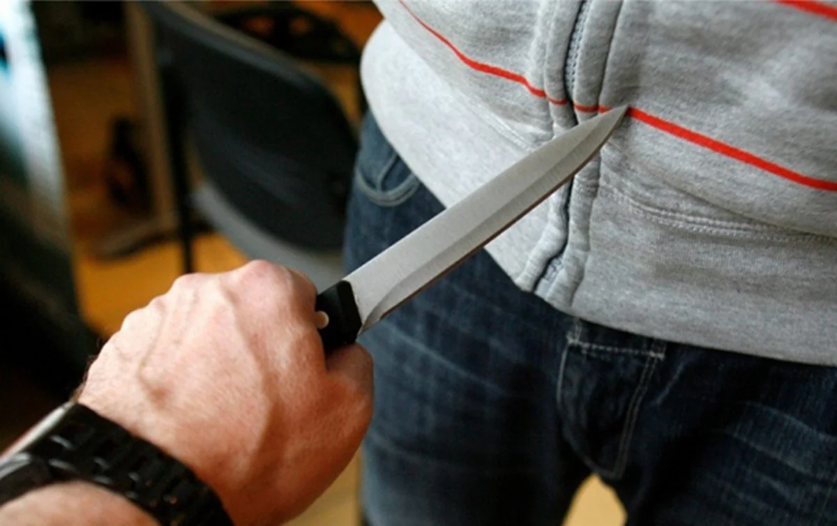 Поножовщина в школе в Баку: девятиклассники подрались в столовой - ВИДЕО