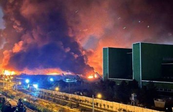 СМИ: Cамолет загорелся в аэропорту Мехрабад после серии интенсивных авиаударов