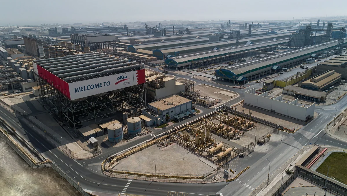Крупнейший в мире алюминиевый завод в Бахрейне сокращает производство