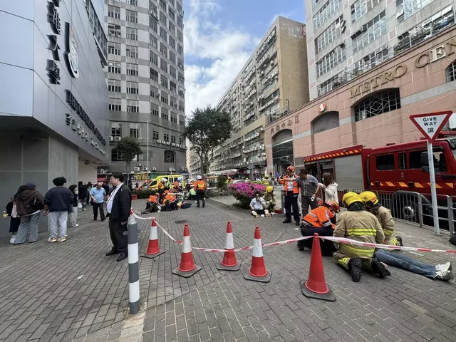 В Гонконге автомобиль въехал в толпу людей: девять человек пострадали