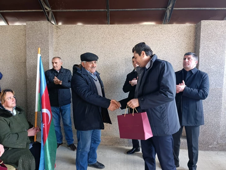 Очередные группы жителей вернулись в села Агдере, Джебраила и Ходжавенда, им вручены ключи от домов-ОБНОВЛЕНО-ФОТО