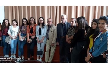 Seyran Səxavət dünyası