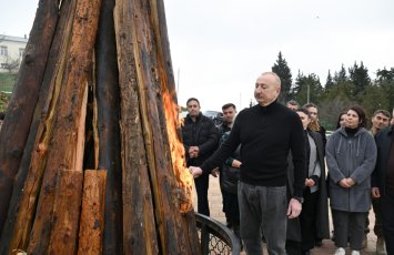 Президент Ильхам Алиев вместе с жителями зажег в селе Ханоба новрузовский костер-(ФОТО/ВИДЕО)