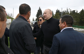 “Yaxşı nümunə göstərirsiniz, gərək əhali artsın” -Prezidentdən 6 uşaqlı ataya