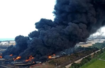 Küveytdə neft zavodu vuruldu: İstehsal DAYANDI