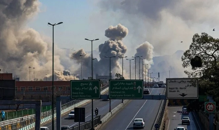 Bəhreyndə iki raket vuruldu: partlayış səsləri...