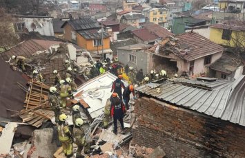 При обрушении двух зданий в Стамбуле пострадали 7 человек — ОБНОВЛЕНО-2-ФОТО