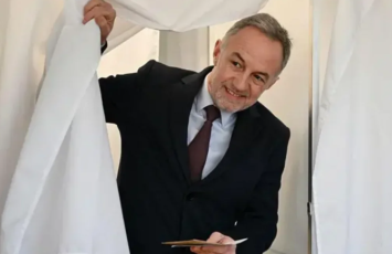 Parisdə mer seçkisində sosialist Emmanuel Qrequar qalib gəlib