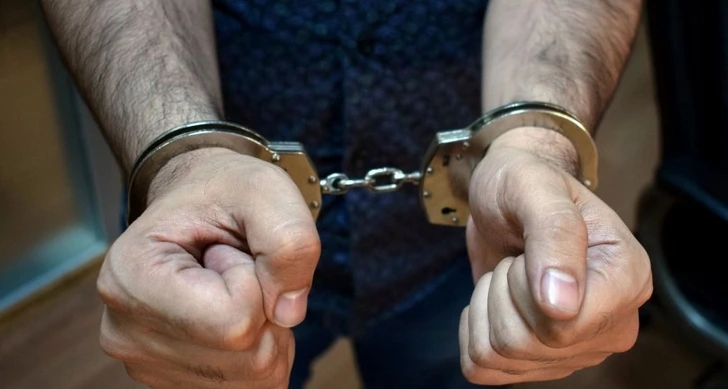 В Баку задержан подозреваемый в краже госномеров и вымогательстве