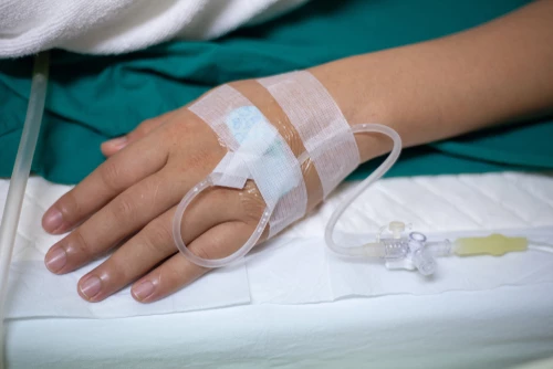 В Гяндже женщина упала с моста и получила множественные травмы