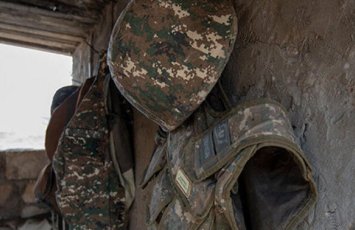 Ermənistanda üç hərbçi bıçaqlandı