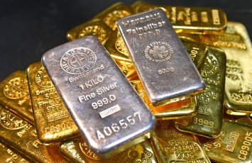 Цена на золото повысилась на 1,5%, серебро подорожало на 3%