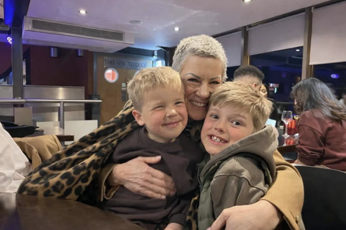 Женщине поставили тяжелый диагноз после того, как ее глаза начали менять цвет