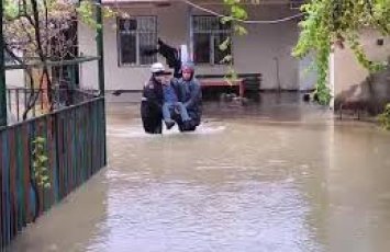 В Хачмазе в результате интенсивных дождей затопило дома, 22 человека эвакуированы