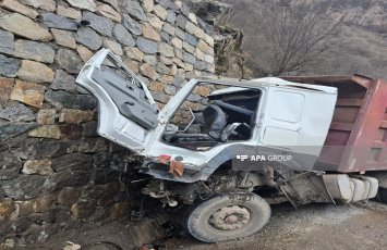 В Кяльбаджаре перевернулся грузовой автомобиль, погибли 3 человека -ФОТО-ОБНОВЛЕНО