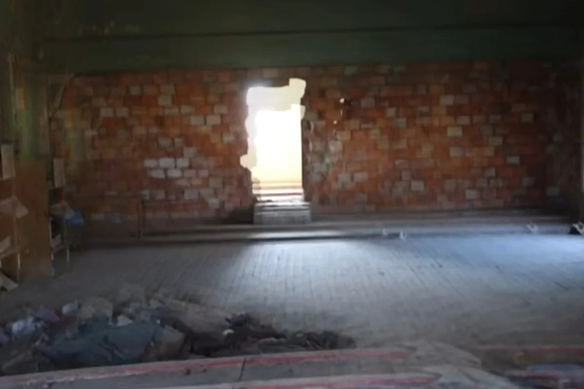 От былой сцены не осталось ничего: Дом культуры в Сумгайыте на грани разрушения - ВИДЕО