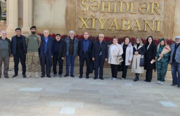 Əsrin faciəsi - mart soyqırımı: Azad Vətən Partiyası Şəhidlər xiyabanını ziyarət etdi - FOTOLAR