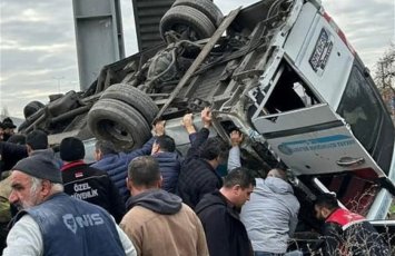 В результате аварии на автодороге Анкара - Стамбул погибли 4 человека, еще 13 пострадали