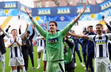 Qapıçı öz yerindən rəqib qapıya qol vurdu - VİDEO