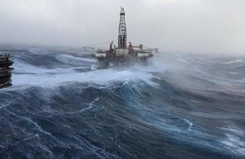 Суда на Каспии предупредили о шторме из-за сильного ветра