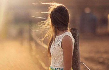 Девочку, от которой отказалась бабушка, проверяют врачи