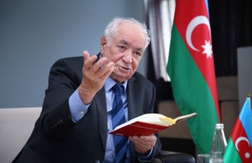 Vahid Əziz: “Məmur özünü 