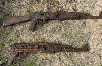 Su kanalından odlu silahlar tapıldı